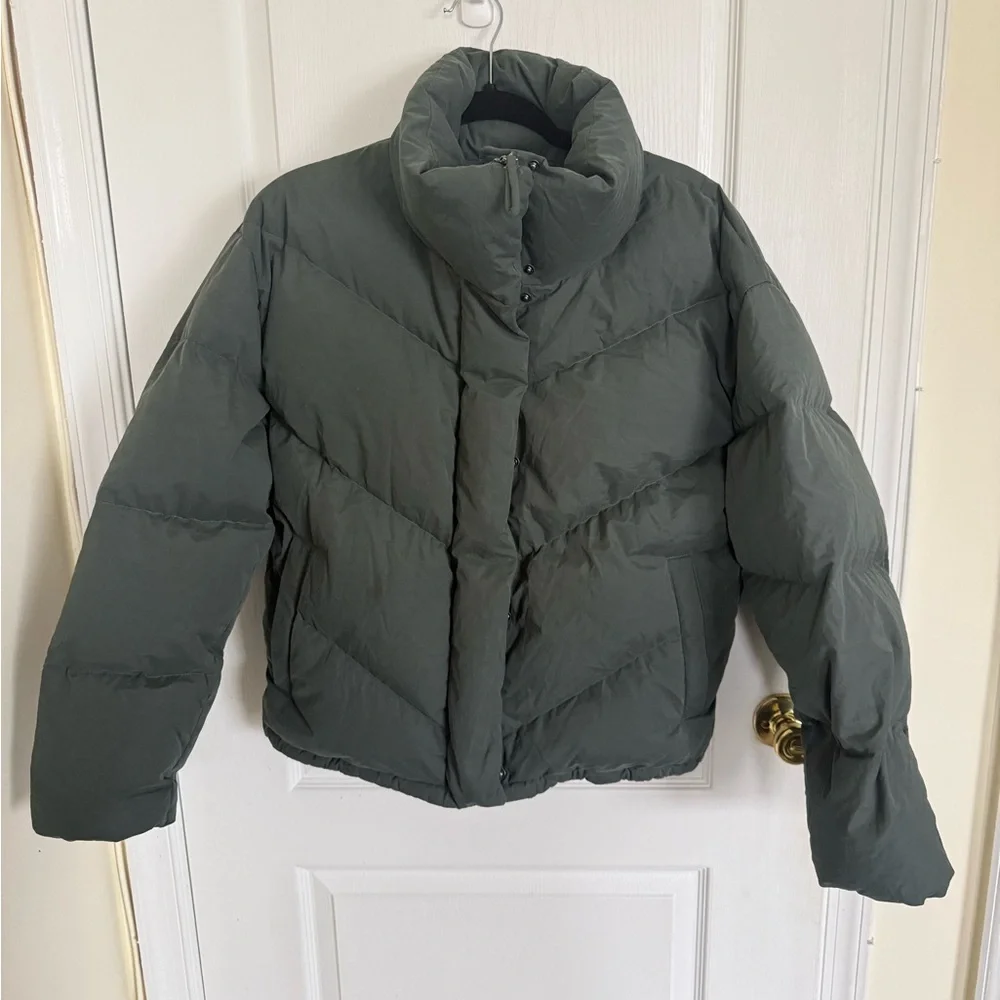 Aritzia Wilfred The Cloud Puff Jacket in Green - Picture 8 of 9